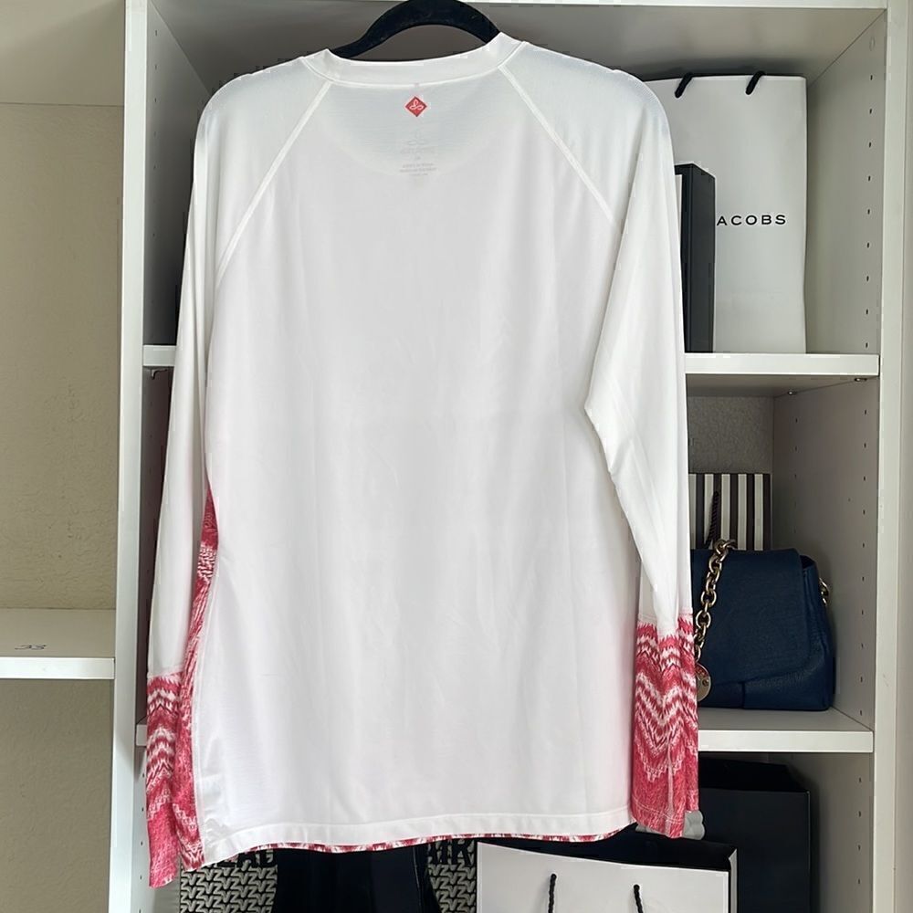 10. Prana Rory Rashguard with pink chevron graphic. Size XL - Picture 4 of 8